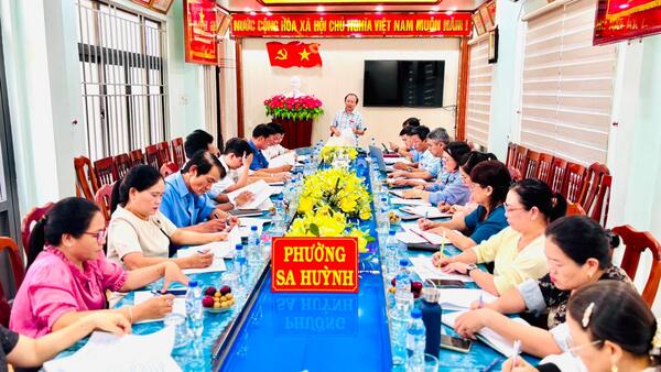 UBND PHƯỜNG SA HUỲNH HỌP BÀN MỘT SỐ NỘI DUNG LIÊN QUAN ĐẾN ĐỀ ÁN SẮP XẾP CÁC CƠ SỞ GIÁO DỤC CÔNG LẬP VÀ TRIỂN KHAI CÔNG TÁC CHUẨN BỊ KHAI GIẢNG NĂM HỌC 2026 - 2027